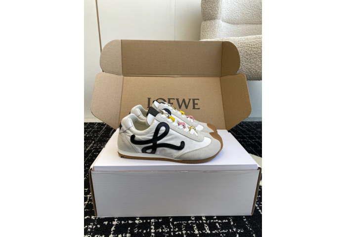 Loe*we Ballet Runner