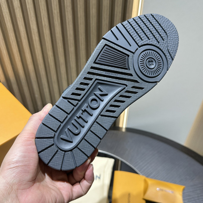LOU1VTON SNEAKER
