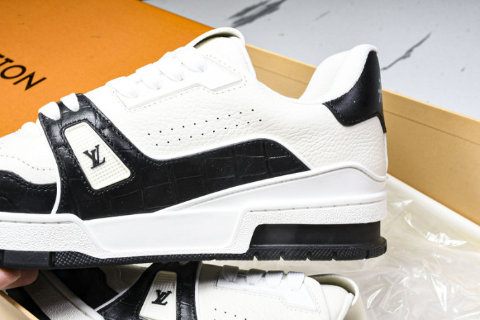 LOU1VTON SNEAKER