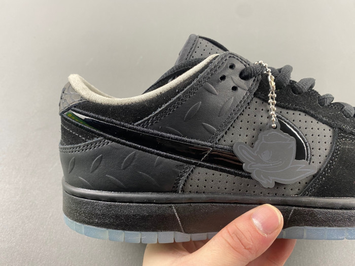 Nike Dunk Low Lux “Oregon Black” x Division Street HV1470-001