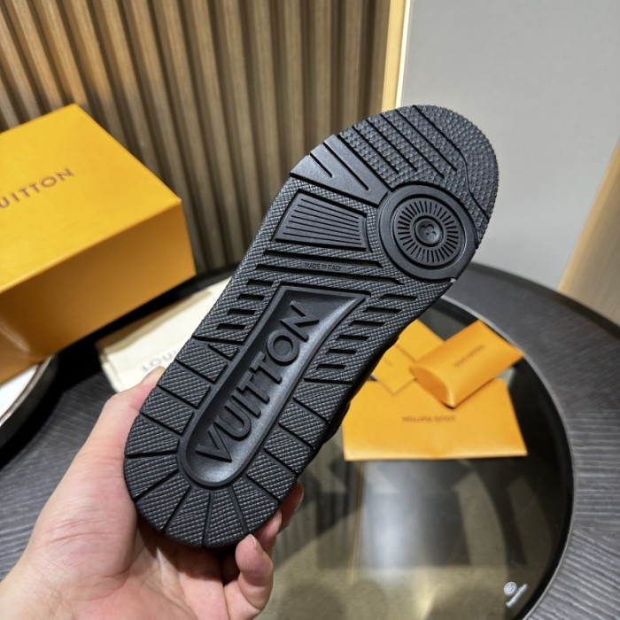LOU1VTON SNEAKER