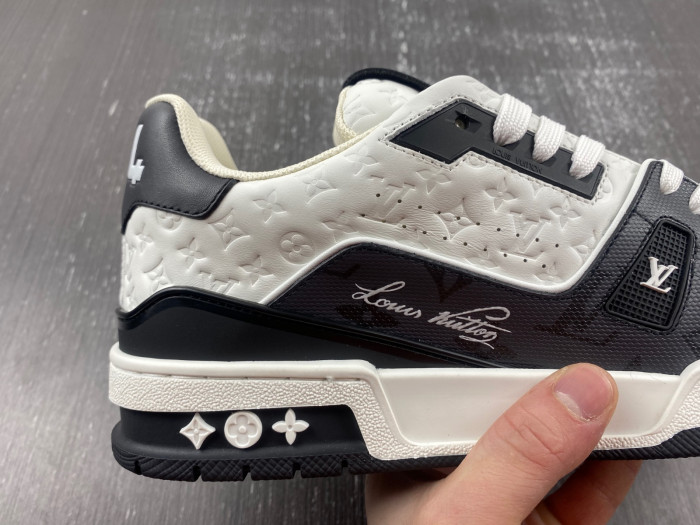 LOU1VTON trainer (EU47)