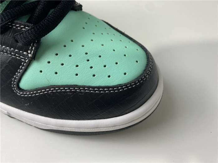 nike dunk sb low di*m*nd S*pply co. "t*f*ny" - 304292 402