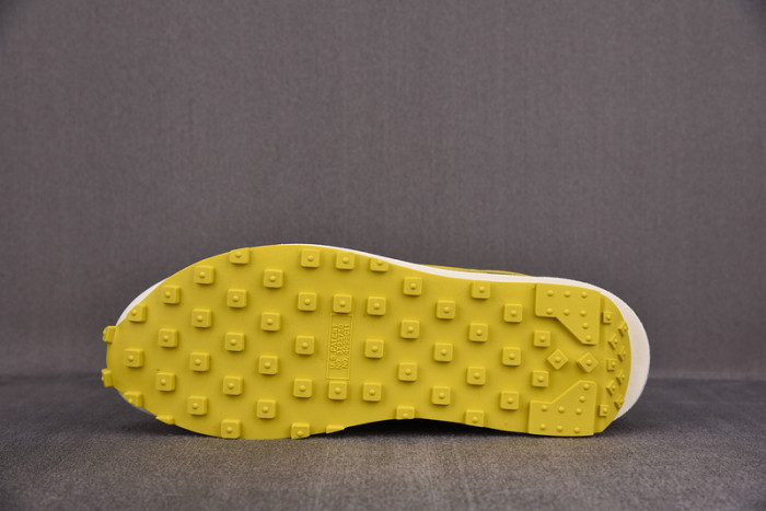 nike vaporwaffle sacai sesame dark iris dd1875-500