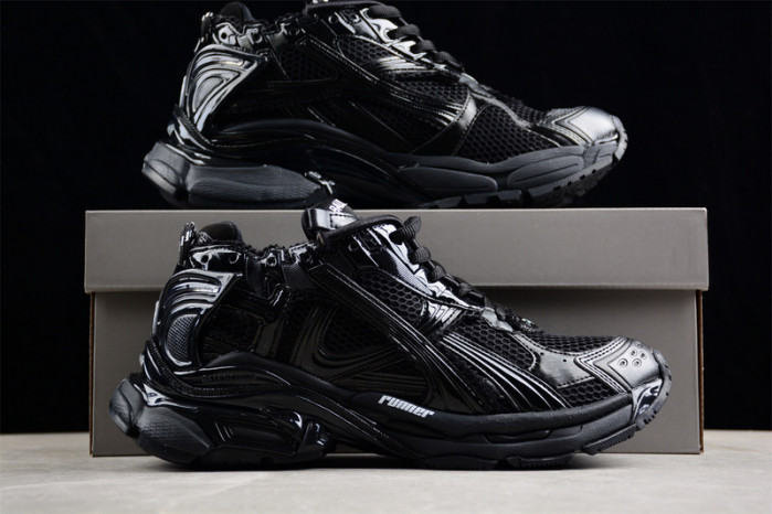 blcg runner sneaker (all black)