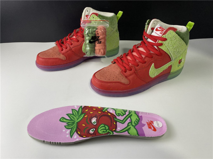 nike sb dunk high strawberry cough - cw7093-600